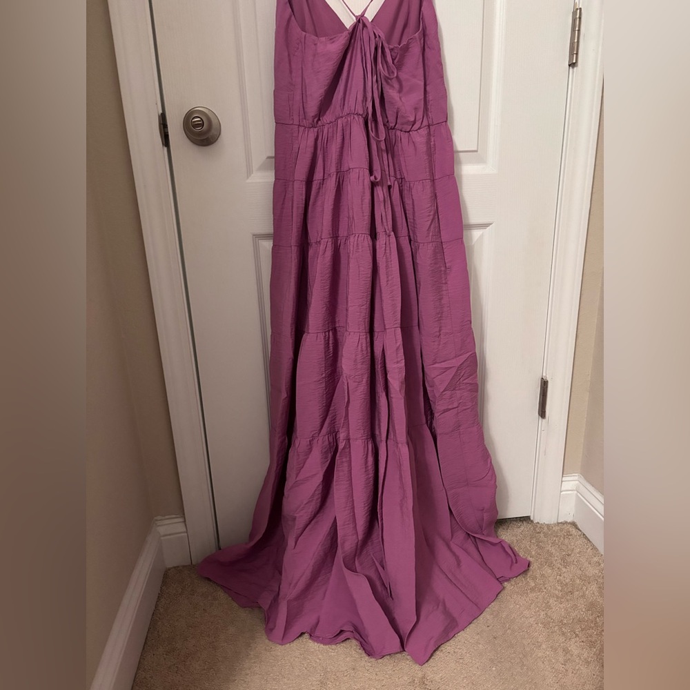 Abercrombie & Fitch women’s flowy, tiered maxi dress. M/T. Adjustable straps. - Picture 7 of 9
